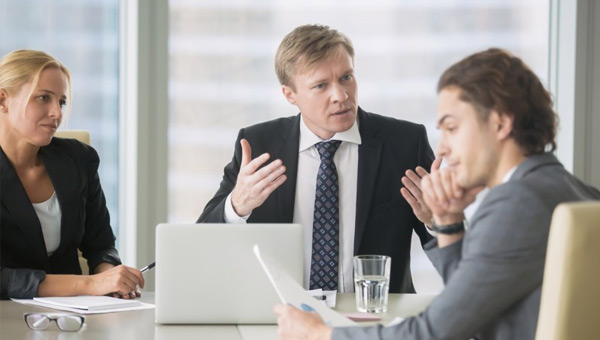 Por qué utilizar el sarcasmo o la ironía te hacen quedar como un mal jefe Por qué utilizar el sarcasmo o la ironía te hacen quedar como un mal jefe