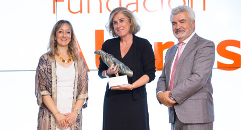 Alares premia a María Carceller, CEO de grupo Rodilla, por su apoyo a las personas con discapacidad