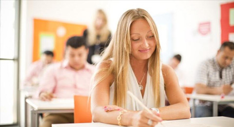 Qu examen de ingls necesito para trabajar en el Reino Unido?
