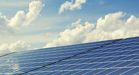 La potencia instalada de energía solar en suelo aumentó en 3.712 MW en 2022, lo que empleó a 74.250 personas en España
