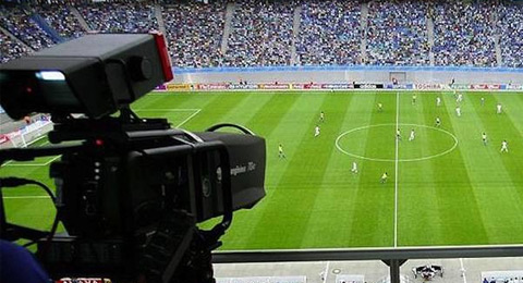 Síguenos acortar Rizado Vodafone denuncia a Movistar por los derechos de fútbol en TV