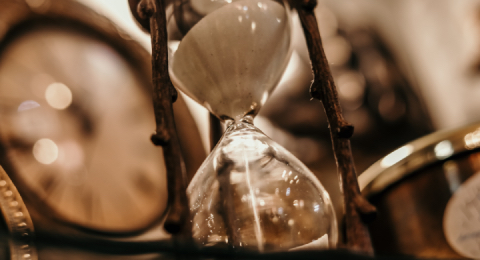 Qu director de comunicacin se define como 'enemigo de los tiempos'?