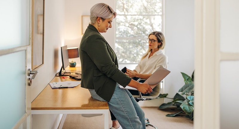 oficina-trabajo-equipo-mujeres