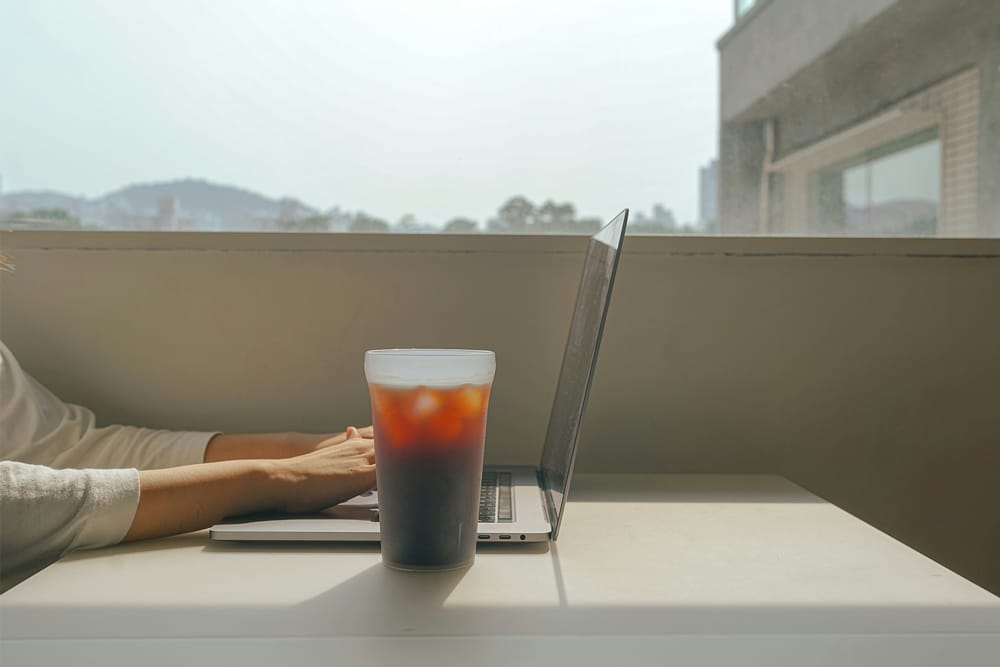 empleo-bienestar-ordeanador-trabajo