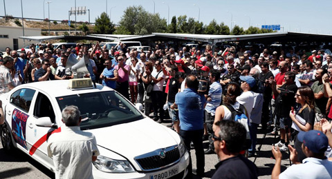 La huelga de taxistas, pendiente de las reuniones en Madrid y Barcelona