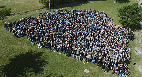 Empleados de Boehringer Ingelheim transforman el pueblo de Santa Eugènia de Berga