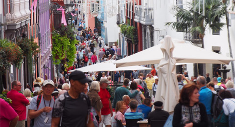 El paro baja en junio, pero mucho menos de lo esperado