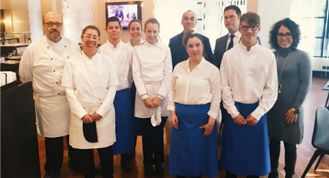 Estudiantes con discapacidad intelectual en las cocinas del hotel ILUNION