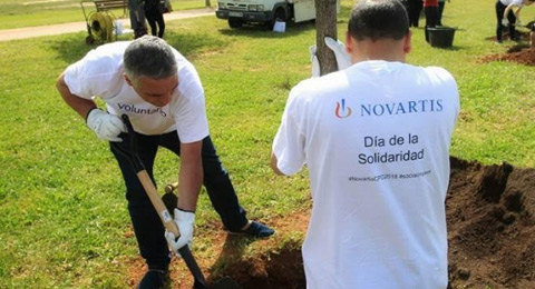 Novartis convierte a 150 empleados en voluntarios