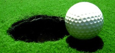 ¿Qué empresa organiza una liga de golf para directivos de RRHH?