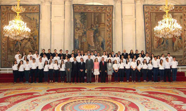 SS.MM. los Reyes de España reciben a los estudiantes de bachillerato con mayor potencial