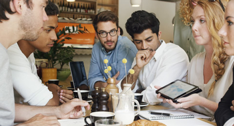 Trabajar y estudiar, la opción elegida por los jóvenes españoles