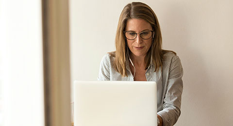 La tasa de absentismo en España sigue en el 6,7% y la siniestralidad laboral crece un 1% con respecto al año anterior