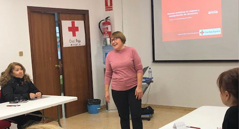 AINIA y Cruz Roja realizan una formación en seguridad alimentaria de voluntarios y personas en riesgo de exclusión social
