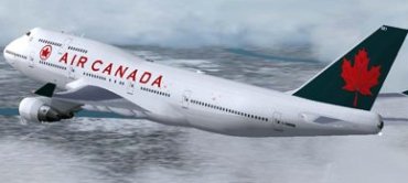 Air Canada despedirá a dos empleados por tratar mal el equipaje de los pasajeros