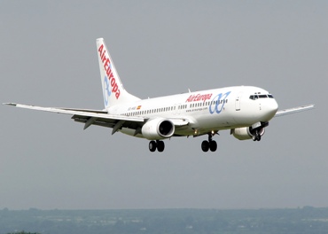 USO asegura que Air Europa tendrá que hacer indefinidos a centenares de TCP en Madrid