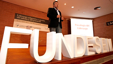 Álex Rovira desvela en Fundesem la fórmula de la buena suerte