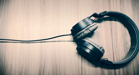 Los audiolibros que te ayudarán a afrontar con felicidad la vuelta al trabajo