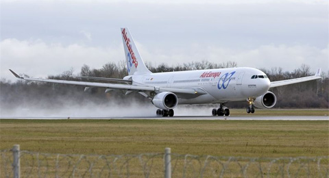 USO denuncia que Air Europa Express cobra 60 euros por entrevista a los candidatos a tripulantes de cabina