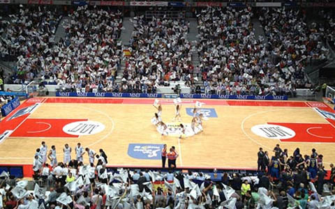 ¿Qué equipo de trabajo se van juntos a ver un partido de basket?