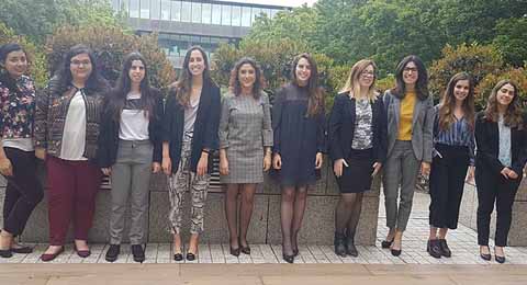 II edición del Programa de Becas Talento Mujer de Banco Santander