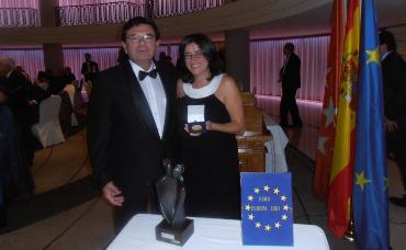 Belén Arcones recoge la Medalla de Oro  al Mérito Profesional del Foro Europa 2001