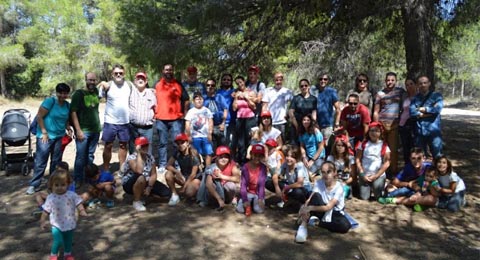 Brico Depôt organiza una acción forestal para la recogida de puestas de huevo de procesionaria en Paterna