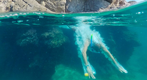 Empleados del Cisco colabora en la limpieza de playas españolas