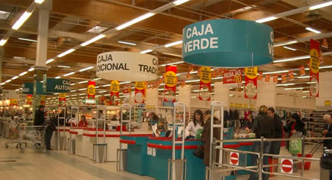 Auchan Retail España, comprometida con las personas con movilidad reducida: instalan cajas de pago accesibles