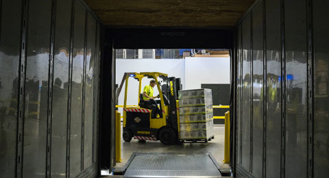 La guía definitiva para la prevención en el manejo de carretillas elevadoras y transpaletas