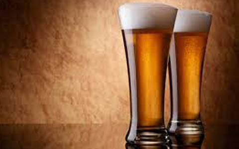 La cervecera AB InBev prevé recortar unos 5.500 empleos
