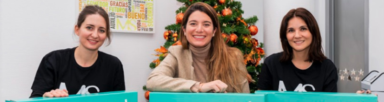 Delieroo reparte cajas de Navidad a 130 familias de la ONG Manos de Ayuda Social