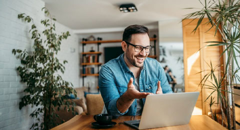 Formación presencial vs formación online: el 80% de los alumnos cree que la eficacia del e-learning supera el 75%