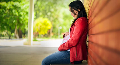 ¿Cuáles son los criterios para recibir la prestación por riesgo en el embarazo y la lactancia?