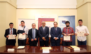 La Fundación Adecco y Endesa entregan cuatro becas a estudiantes con discapacidad de la Universidad de Sevilla