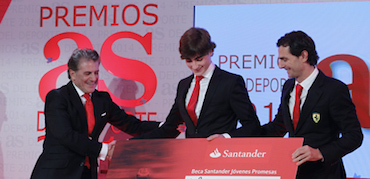 Banco Santander entrega a Javier Cobián la beca a jóvenes promesas del motor