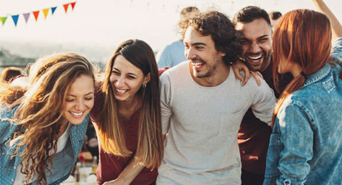 Ambiente laboral, salario... Estos son los aspectos que más influyen la felicidad de los profesionales