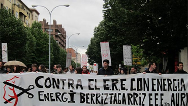 Unas 300 personas se manifiestan en Pamplona contra el ERE de Acciona