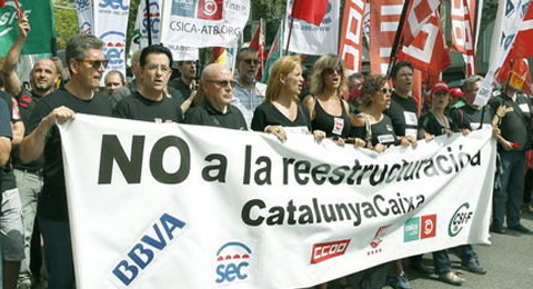 Los empleados de CatalunyaCaixa se manifiestan contra el ERE