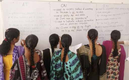 La Escuela Profesional de Idiomas de Bathalapalli logra una inserción laboral de más del 85%