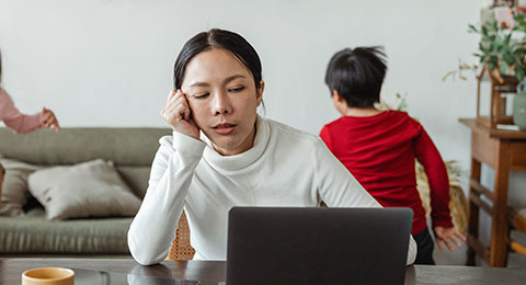 Conoce las habilidades personales necesarias para manejar el estrés laboral y gestionar mejor nuestro tiempo