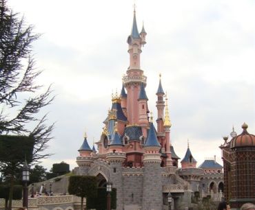 Euro Disney convoca su campaña anual para contratar 8.000 nuevos empleados