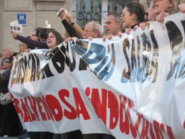 Trabajadores de Edesa se manifiestan contra el cierre de la planta