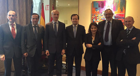 El embajador de Suiza en España anima a potenciar el papel formador de las empresas