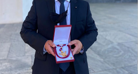 Francisco Mesonero, director general de la Fundación Adecco, recibe la Medalla de la ciudad de Sevilla