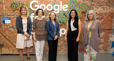 Digitalizadas, el proyecto de digitalización de Google, Fundación Mujeres y Cibervoluntarios destinado a mujeres del entorno rural