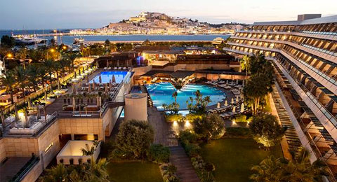 ¿Quieres trabajar en el hotel más lujoso de Ibiza?