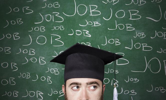 La universidad no prepara para buscar empleo: la mayoría de estudiantes recurre a sus contactos