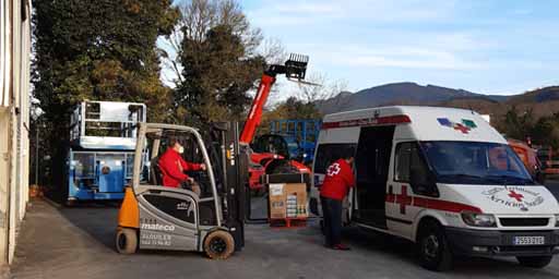 Empleados de Mateco donan lotes de navidad y alimentos a Cruz Roja