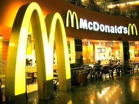 Suben el salario mínimo a los trabajadores de McDonalds